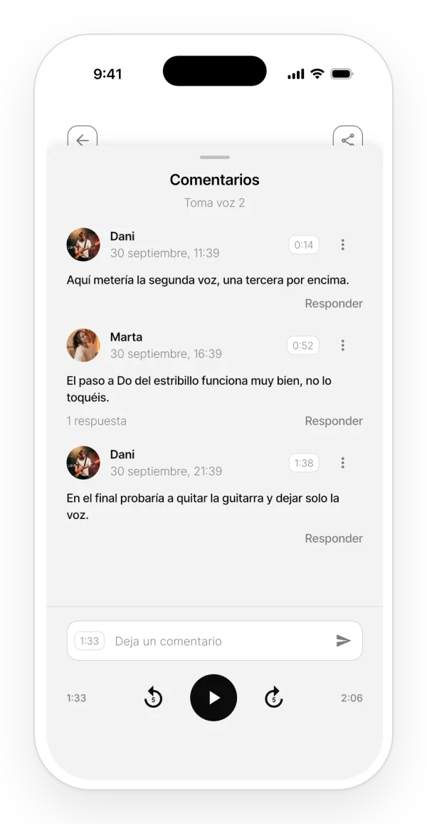 Comentarios con marca de tiempo en un audio: tres comentarios de colaboradores, cada uno en su segundo, y una respuesta.