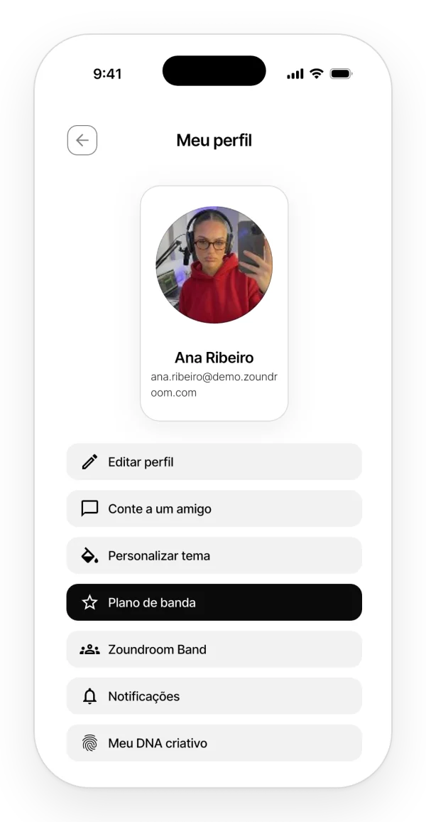 Perfil no app: foto, nome e as opções da conta, como editar o perfil, o tema, o plano, a banda e as notificações.