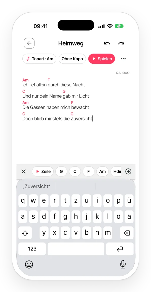 Ein Songtext mit Akkorden über den Silben und die Akkordleiste über der Tastatur; oben Tonart, Kapodaster und der Knopf zum Abspielen.