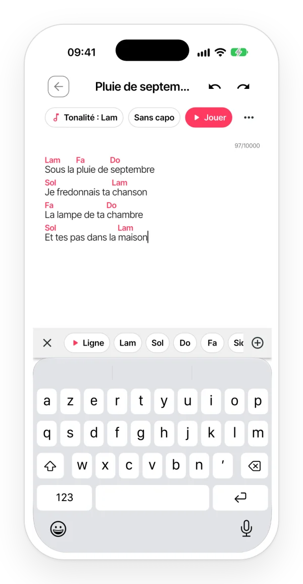 Des paroles avec les accords au-dessus des syllabes et la barre d'accords au-dessus du clavier ; en haut, la tonalité, le capodastre et le bouton Jouer.