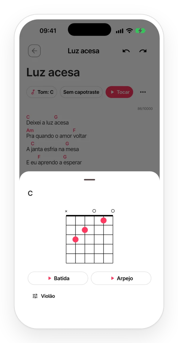 Cartão de um acorde no app, com a posição no violão e os botões para ouvir em batida ou arpejo.