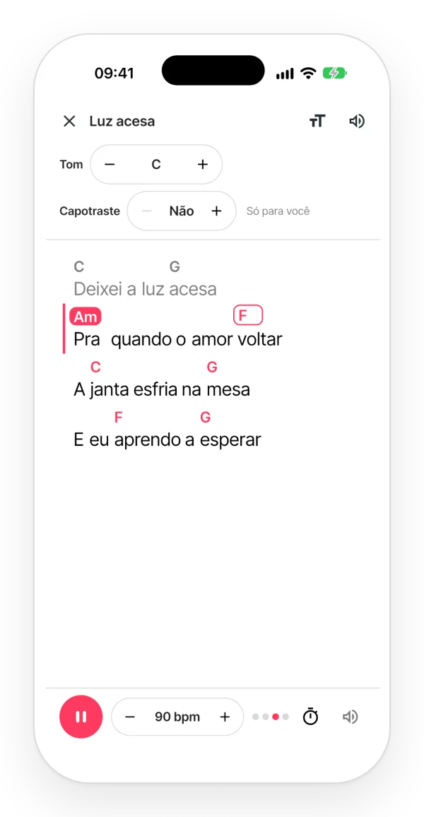 Modo tocar do app: a letra grande com os acordes, o acorde que está soando destacado, o próximo marcado e o andamento embaixo.